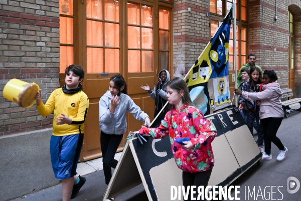 Ecole Julien Lacroix. Manifestation pour sauver la planète.