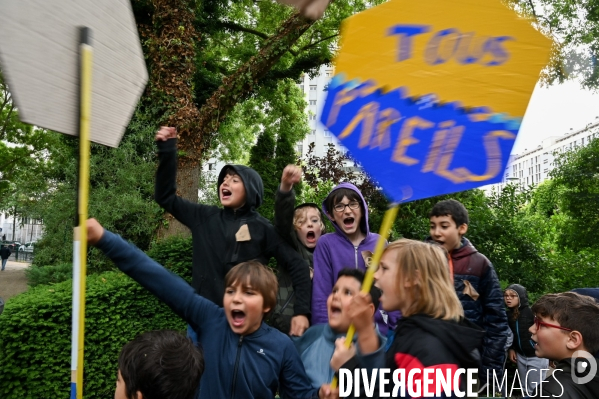 Ecole Julien Lacroix. Manifestation pour sauver la planète.