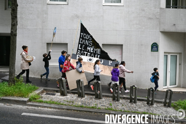 Ecole Julien Lacroix. Manifestation pour sauver la planète.