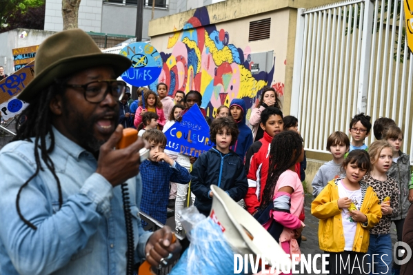 Ecole Julien Lacroix. Manifestation pour sauver la planète.