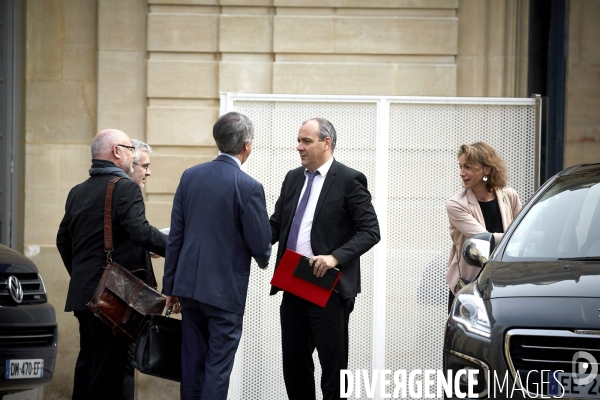 Arrivee des partenaires sociaux Matignon pour reforme de l assurance chomage