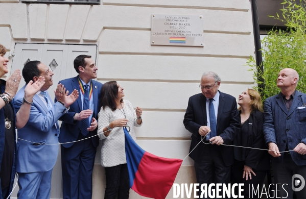 Anne Hidalgo honore la mémoire des militants des luttes LGBT