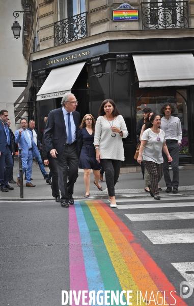 Anne Hidalgo honore la mémoire des militants des luttes LGBT