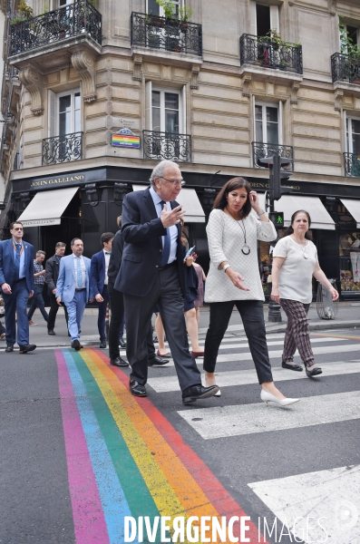 Anne Hidalgo honore la mémoire des militants des luttes LGBT