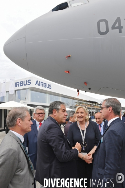 Marine Le Pen au salon du bourget