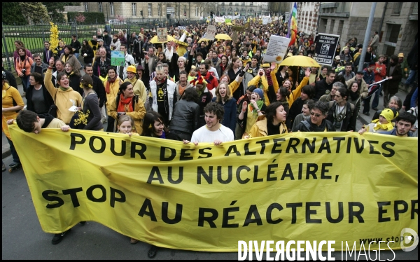 Rennes 17 mars 2007 . manifestation des antinucleaires , contre la construction du  reacteur epr de flamanville .