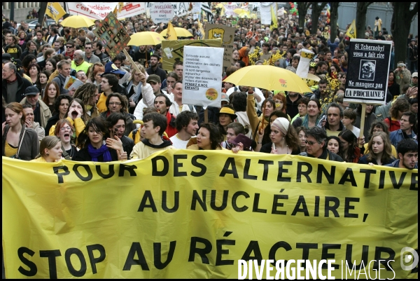 Rennes 17 mars 2007 . manifestation des antinucleaires , contre la construction du  reacteur epr de flamanville .