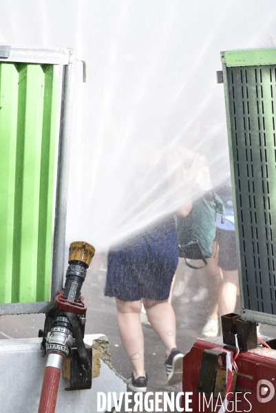 Eau de Paris. La mairie de Paris et l eau pendant la canicule.