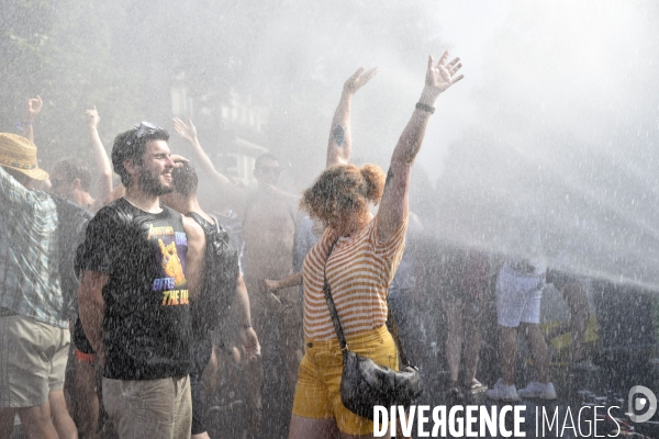 Eau de Paris. La mairie de Paris et l eau pendant la canicule.