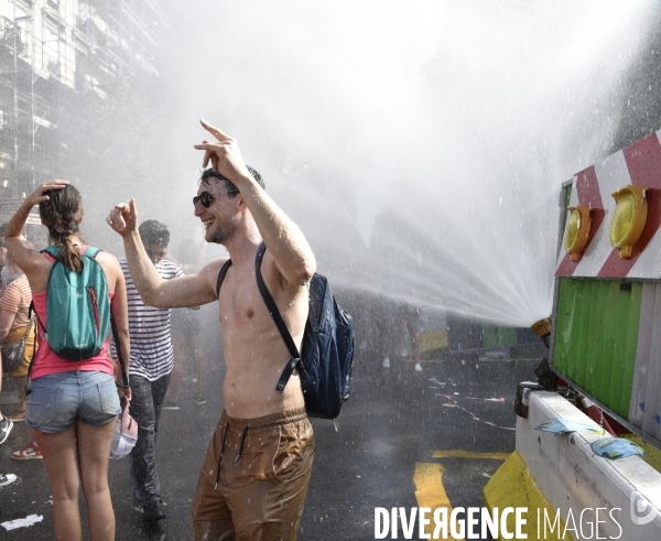 Eau de Paris. La mairie de Paris et l eau pendant la canicule.