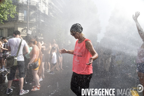 Eau de Paris. La mairie de Paris et l eau pendant la canicule.