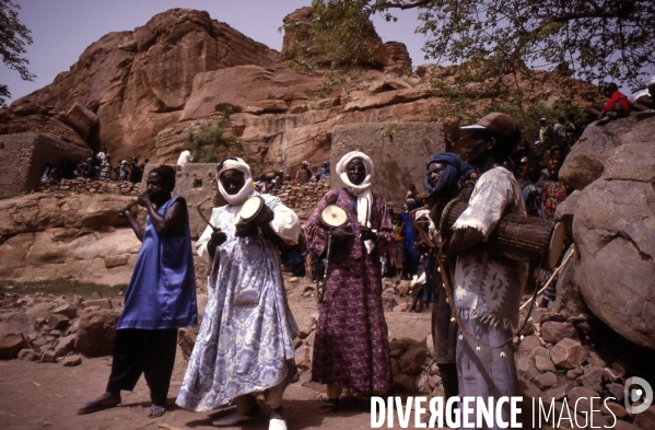 MALI : Univers secrets et sacrés du Pays DOGON.