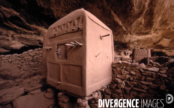 MALI : Univers secrets et sacrés du Pays DOGON.
