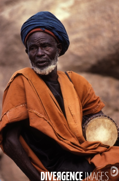 MALI : Univers secrets et sacrés du Pays DOGON.