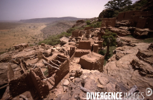 MALI : Univers secrets et sacrés du Pays DOGON.