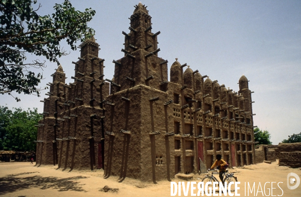 MALI : Univers secrets et sacrés du Pays DOGON.