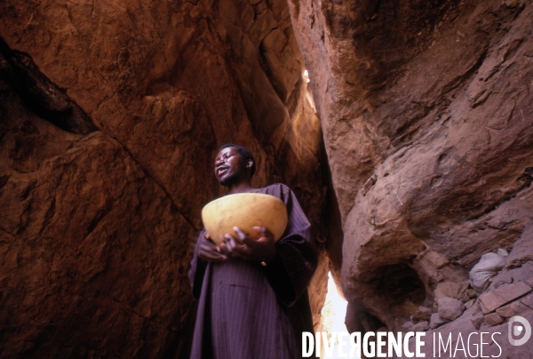 MALI : Univers secrets et sacrés du Pays DOGON.