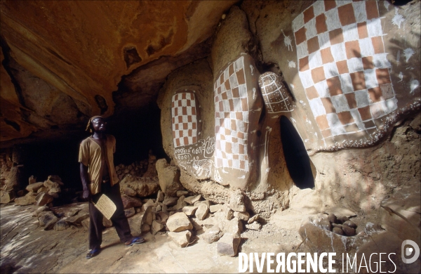 MALI : Univers secrets et sacrés du Pays DOGON.