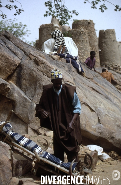 MALI : Univers secrets et sacrés du Pays DOGON.