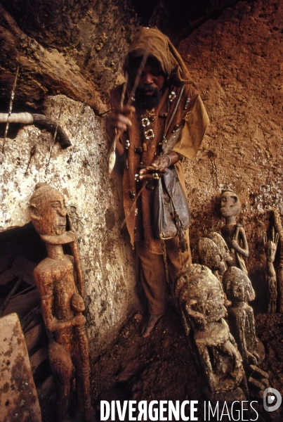 MALI : Univers secrets et sacrés du Pays DOGON.