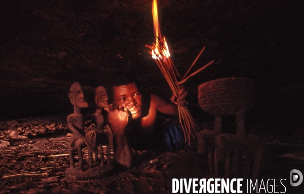 MALI : Univers secrets et sacrés du Pays DOGON.