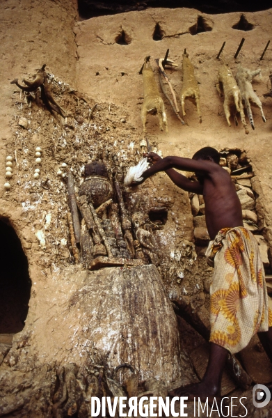 MALI : Univers secrets et sacrés du Pays DOGON.
