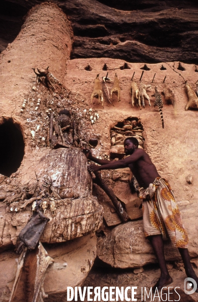 MALI : Univers secrets et sacrés du Pays DOGON.