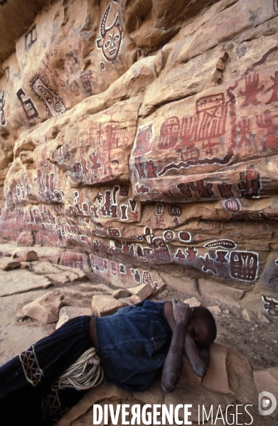 MALI : Univers secrets et sacrés du Pays DOGON.