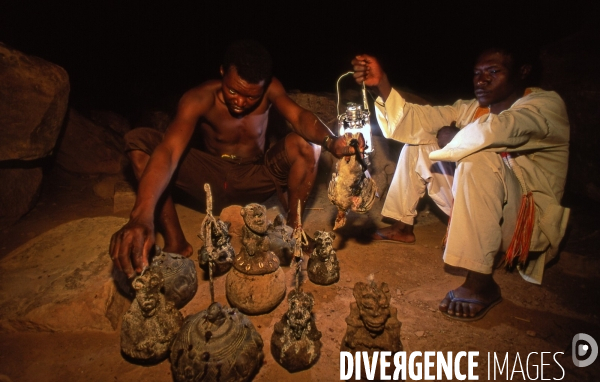 MALI : Univers secrets et sacrés du Pays DOGON.