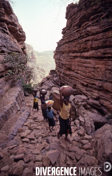 MALI : Univers secrets et sacrés du Pays DOGON.