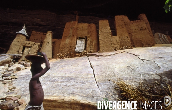 MALI : Univers secrets et sacrés du Pays DOGON.