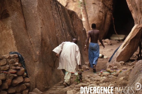 MALI : Univers secrets et sacrés du Pays DOGON.