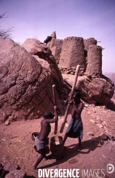 MALI : Univers secrets et sacrés du Pays DOGON.