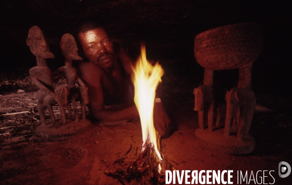 MALI : Univers secrets et sacrés du Pays DOGON.