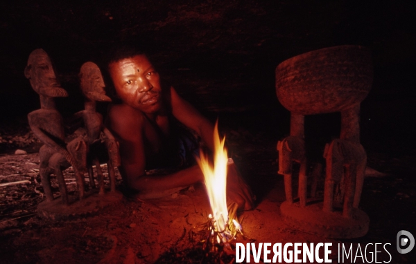 MALI : Univers secrets et sacrés du Pays DOGON.