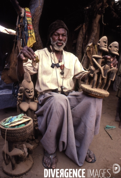 MALI : Univers secrets et sacrés du Pays DOGON.