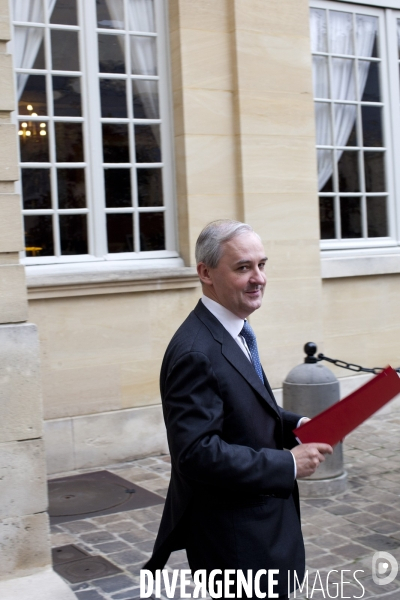Reunion a matignon avec les banques sur les suites du sommet europeen et sur le financement de l economie