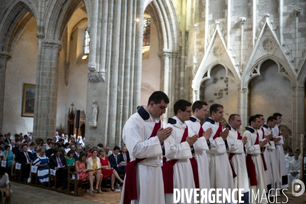 Ordination de 9 prêtres de la communauté de saint-martin