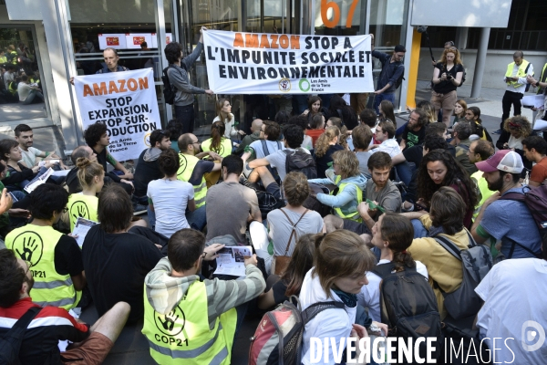 Blocage d AMAZON. Action pour une justice climatique et sociale. Désobéissance civile en lutte contre l effondrement écologique et le réchauffement climatique