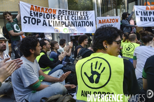 Blocage d AMAZON. Action pour une justice climatique et sociale. Désobéissance civile en lutte contre l effondrement écologique et le réchauffement climatique