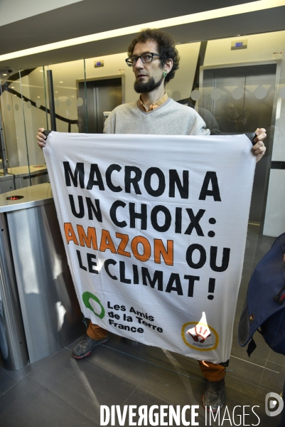 Blocage d AMAZON. Action pour une justice climatique et sociale. Désobéissance civile en lutte contre l effondrement écologique et le réchauffement climatique