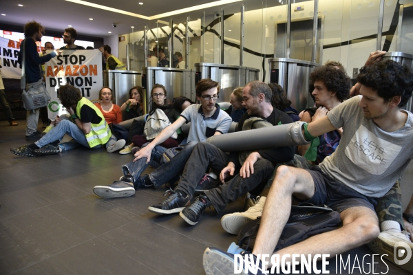 Blocage d AMAZON. Action pour une justice climatique et sociale. Désobéissance civile en lutte contre l effondrement écologique et le réchauffement climatique