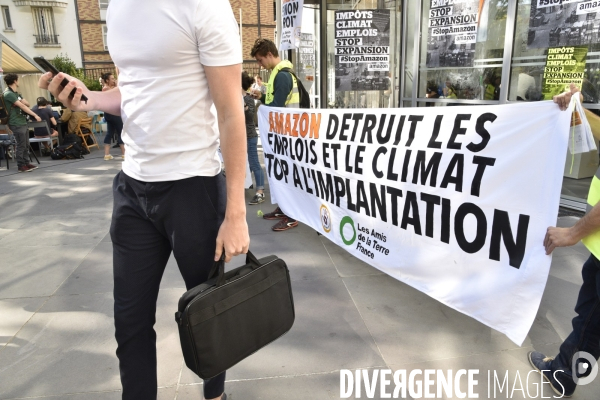 Blocage d AMAZON. Action pour une justice climatique et sociale. Désobéissance civile en lutte contre l effondrement écologique et le réchauffement climatique.