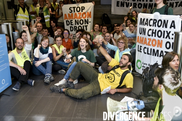 Blocage d AMAZON. Action pour une justice climatique et sociale. Désobéissance civile en lutte contre l effondrement écologique et le réchauffement climatique