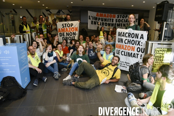 Blocage d AMAZON. Action pour une justice climatique et sociale. Désobéissance civile en lutte contre l effondrement écologique et le réchauffement climatique