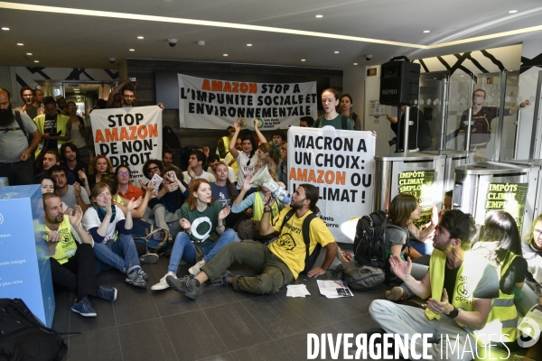 Blocage d AMAZON. Action pour une justice climatique et sociale. Désobéissance civile en lutte contre l effondrement écologique et le réchauffement climatique