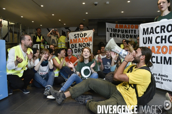 Blocage d AMAZON. Action pour une justice climatique et sociale. Désobéissance civile en lutte contre l effondrement écologique et le réchauffement climatique