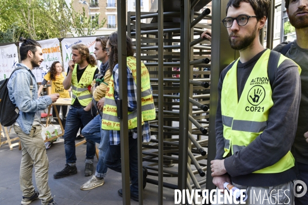 Blocage d AMAZON. Action pour une justice climatique et sociale. Désobéissance civile en lutte contre l effondrement écologique et le réchauffement climatique