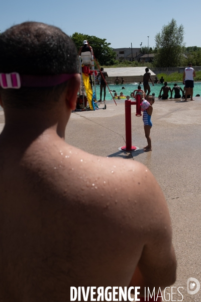 Un jour de canicule à la piscine écologique des murs à pêches de Montreuil.