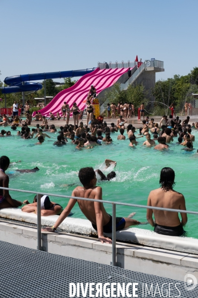 Un jour de canicule à la piscine écologique des murs à pêches de Montreuil.